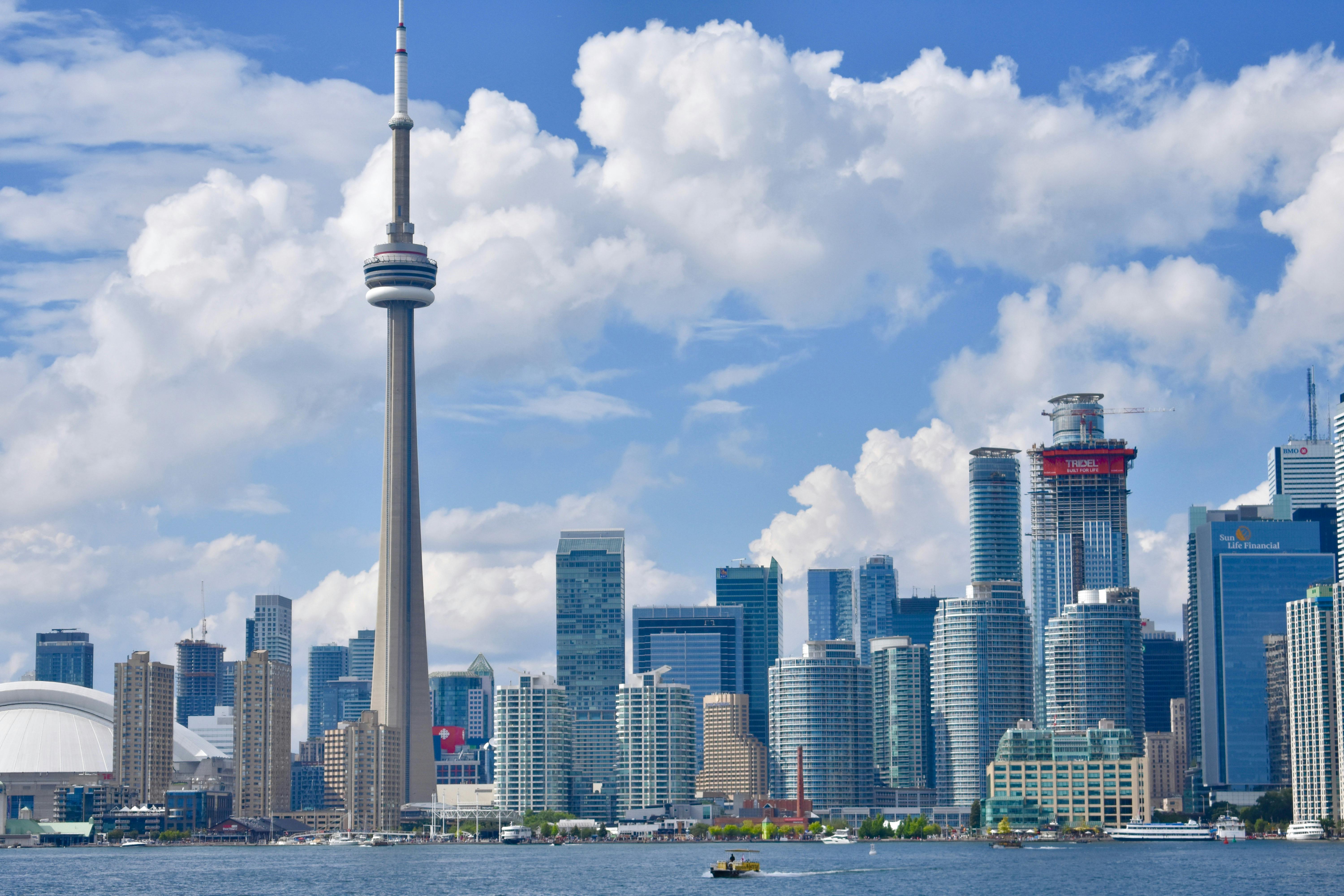 Toronto skyline with CN Tower internet